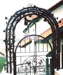 009 FERFORJE BAHÇE GİRİŞ KAPI ÜSTÜ TAÇ